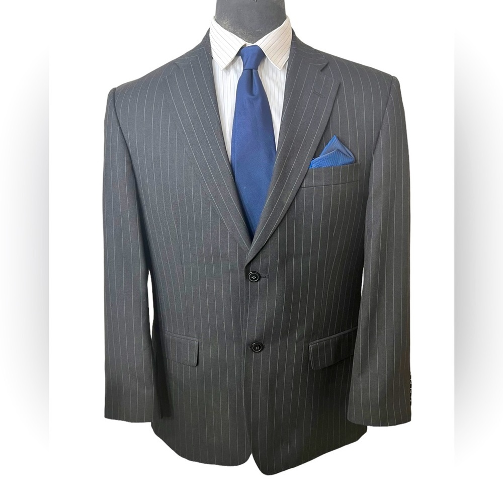 HAGGAR MENS DRESS BLAZER SIZE 42R A POLY, VISCOSE BLEND. A GRAY PINSTRIP☑️